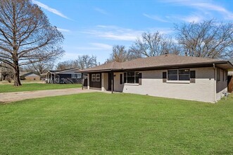 506 E White St in Pilot Point, TX - Building Photo - Building Photo