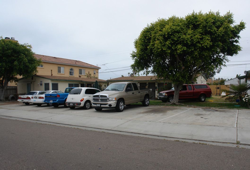 178-192 Daisy Ave in Imperial Beach, CA - Building Photo