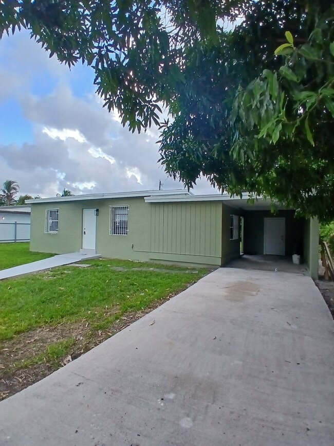 18020 NW 5th Ave in Miami, FL - Building Photo - Building Photo
