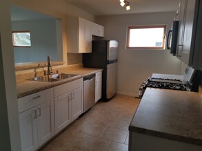 1325 Lobo Place Northeast in Albuquerque, NM - Building Photo - Building Photo