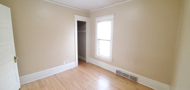 1457 S 74th St, Unit Upper in West Allis, WI - Building Photo - Building Photo