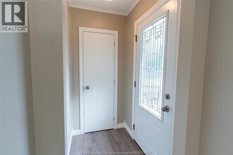 1951 Larkin Rd in Windsor, ON - Building Photo - Building Photo