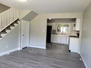 200 Lewis St in Oak Hill, WV - Building Photo - Building Photo