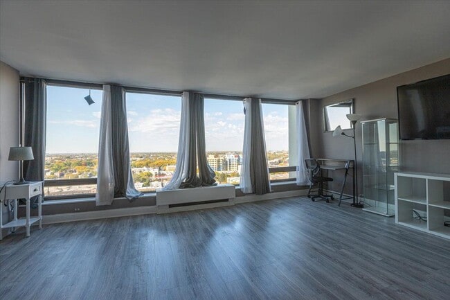 5445 N Sheridan Rd in Chicago, IL - Foto de edificio - Building Photo