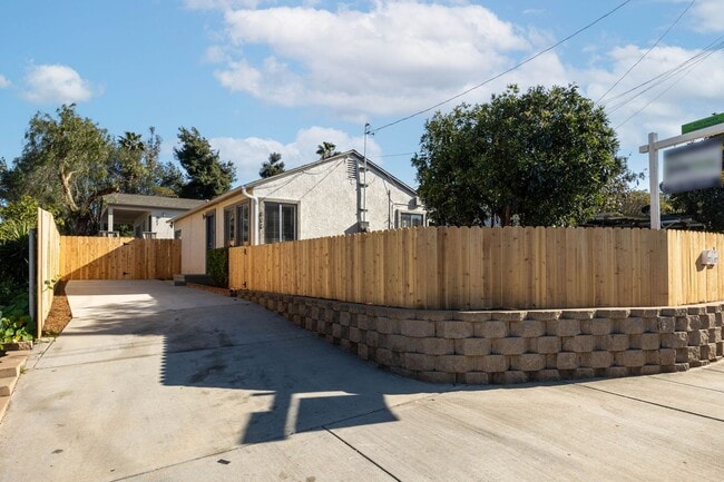 837 W 3rd Ave in Escondido, CA - Building Photo - Building Photo