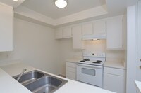 KITCHEN - Kingsley Plaza Apartments in Los Angeles, California
