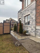 64 Charlotte Abby Dr in East Gwillimbury, ON - Building Photo - Building Photo