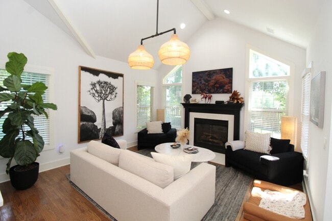 property at 1401 NE Dysart Woods Ln