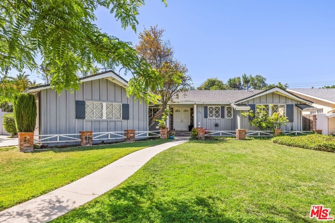 23414 Dolorosa St in Los Angeles, CA - Building Photo
