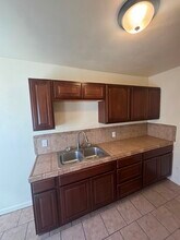 1024 1/2 W 65th St in Los Angeles, CA - Foto de edificio - Building Photo