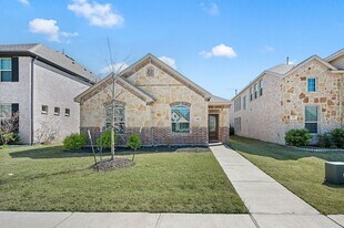 1216 W Yarrow Ave in Justin, TX - Building Photo