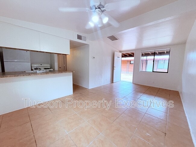 property at 1644 N Beverly Ave