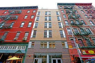 176 Mulberry St in New York, NY - Building Photo - Building Photo