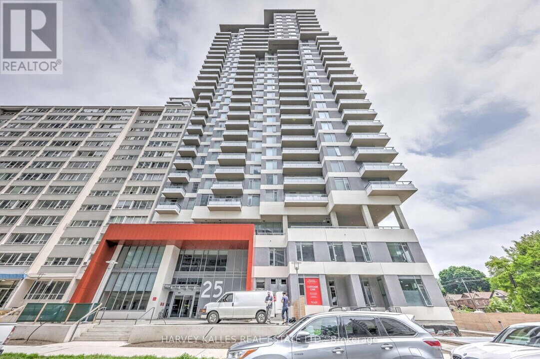 25 Holly St in Toronto, ON - Building Photo