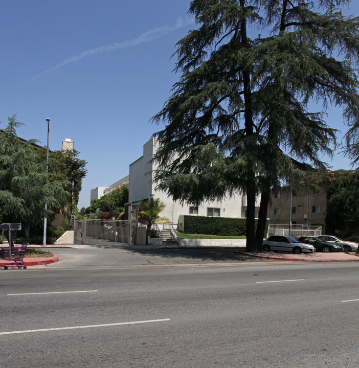 15015 Sherman Way in Van Nuys, CA - Building Photo