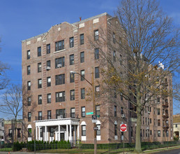 301 Oriental Boulevard in Brooklyn, NY - Building Photo - Building Photo