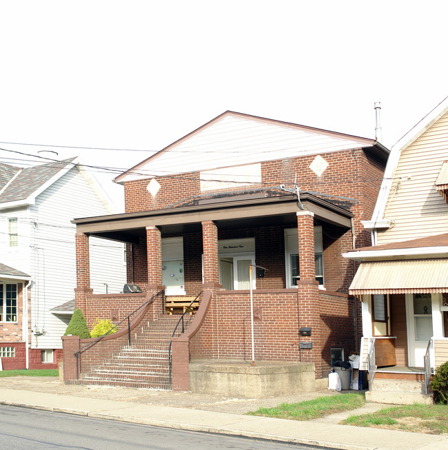 1009 First Ave in Brackenridge, PA - Building Photo - Building Photo