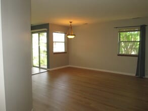 56 N Victoria Ln in Streamwood, IL - Building Photo - Building Photo