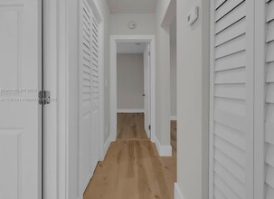 345 NW 44th St in Miami, FL - Building Photo - Building Photo