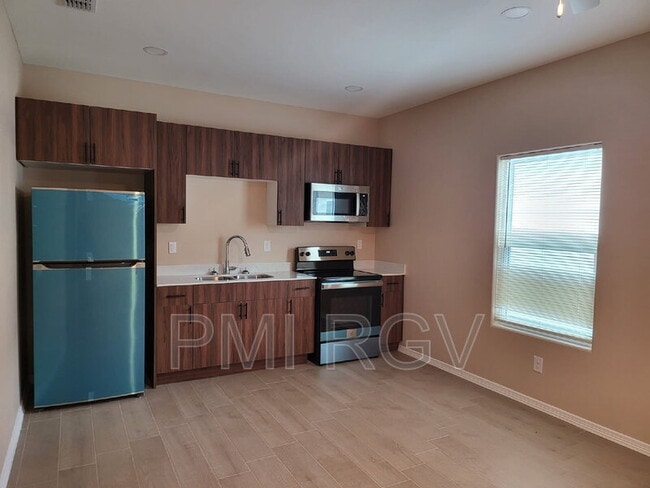 3101 W Kenwood St in Edinburg, TX - Building Photo - Building Photo