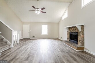 564 Pennylake Ln in Stone Mountain, GA - Building Photo - Building Photo