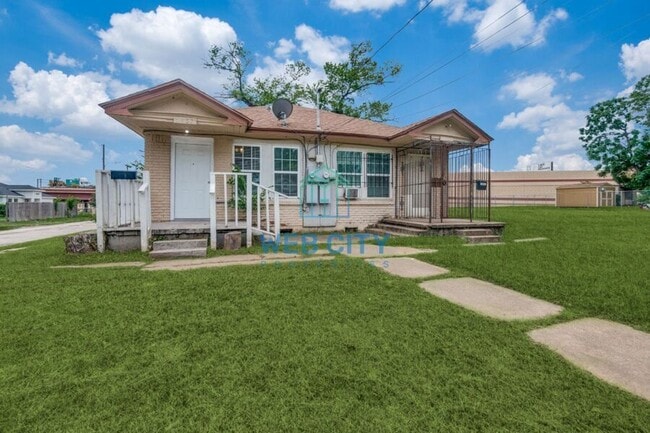 property at 3837 Holmes St