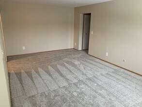 1966 Burton St SE in Grand Rapids, MI - Building Photo - Building Photo