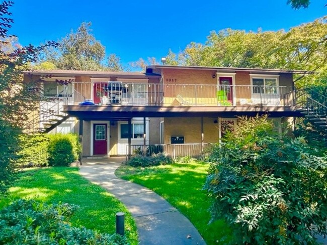 1017 Ivy Street in Chico, CA - Foto de edificio - Interior Photo