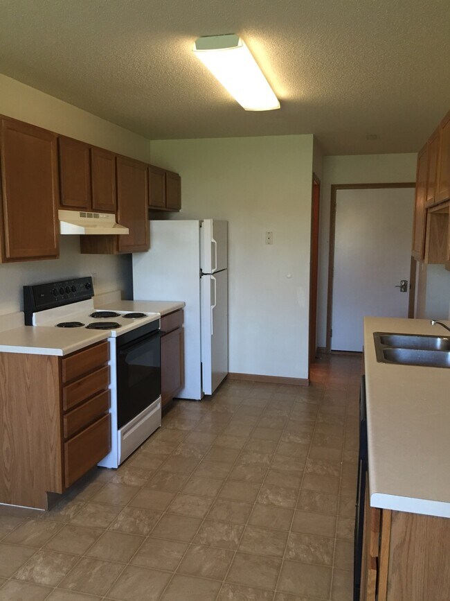 826 Canary Ln Rentals in Huron, SD