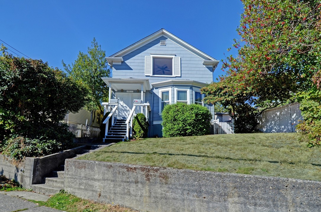 Magnolia Triplex in Seattle, WA - Building Photo