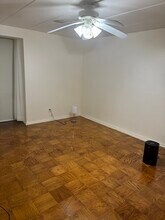 2616 Redcoat Dr, Unit 2-DHuntington in Alexandria, VA - Foto de edificio - Building Photo