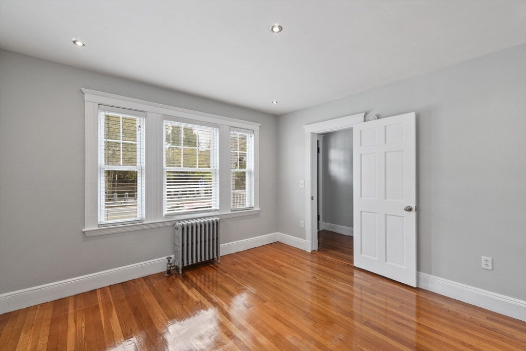 331 Cypress St, Unit #1 in Brookline, MA - Foto de edificio