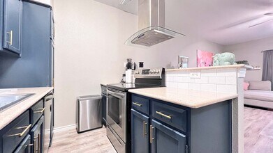 1908 San Antonio St, Unit 202 in Austin, TX - Building Photo - Building Photo