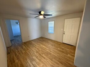 335 Texas Ave in Slaton, TX - Building Photo - Building Photo