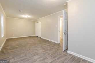 2246 Camden Ct in Jonesboro, GA - Foto de edificio - Building Photo