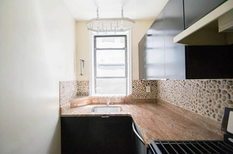 40-4-40-36 36th Ave in Queens, NY - Foto de edificio - Building Photo