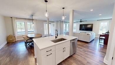 103 Hillock Dr in Powells Point, NC - Building Photo - Building Photo