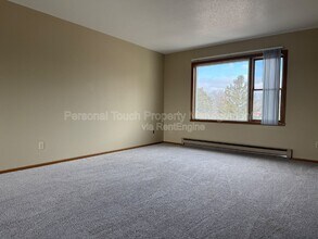 1003 19th St SW in Jamestown, ND - Building Photo - Building Photo