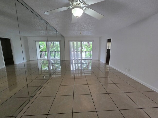 property at 7920 N Colony Cir