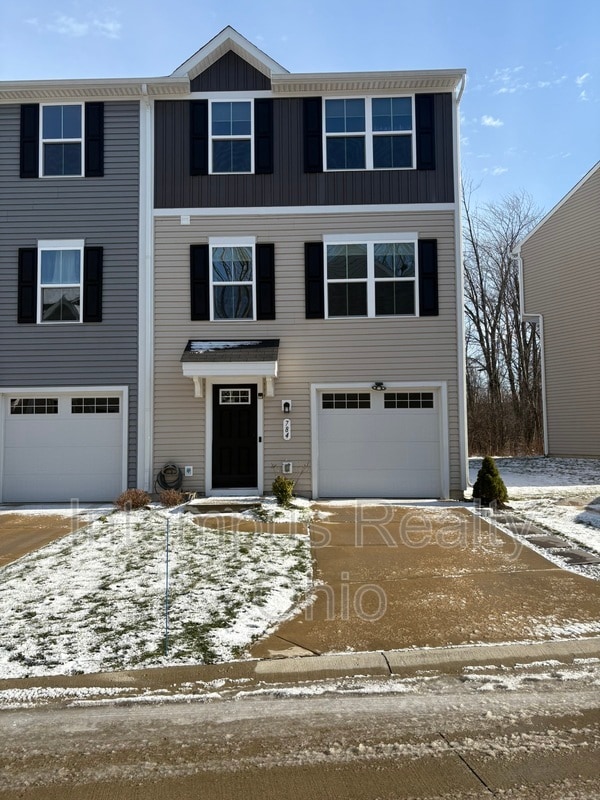 784 Pine Spring Dr in Painesville, OH - Building Photo - Building Photo