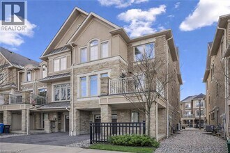 2548 Grand Oak Trail in Oakville, ON - Building Photo - Building Photo