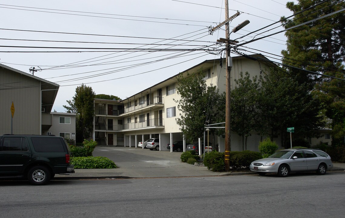 1492 Ebener St in Redwood City, CA - Foto de edificio