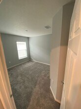 595 Lorient Drive in Eagle Lake, FL - Building Photo - Building Photo