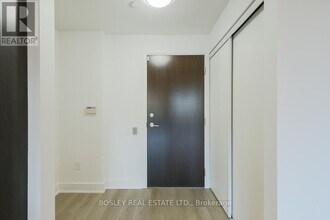 7608 Yonge St in Vaughan, ON - Building Photo - Building Photo