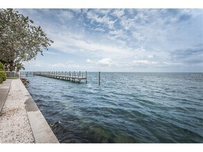 5132 Beach Dr SE in St. Petersburg, FL - Building Photo - Building Photo