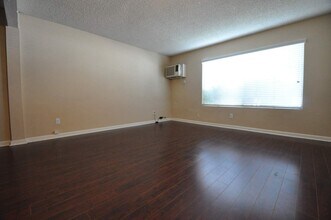 7350 Kester Ave in Los Angeles, CA - Building Photo - Building Photo