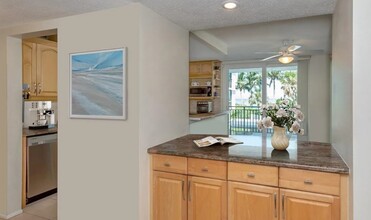 4822 Ocean Blvd, Unit 2D in Siesta Key, FL - Building Photo - Building Photo