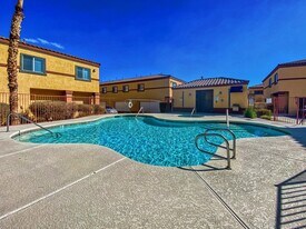 4915 E Russell Rd in Las Vegas, NV - Building Photo