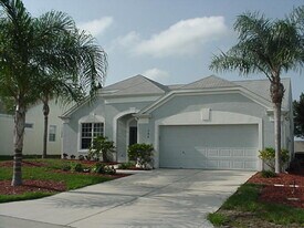 348 Fareham Dr in Venice, FL - Building Photo