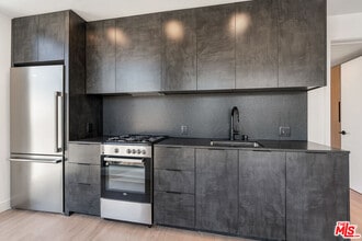 10700 Tabor St in Los Angeles, CA - Building Photo - Building Photo